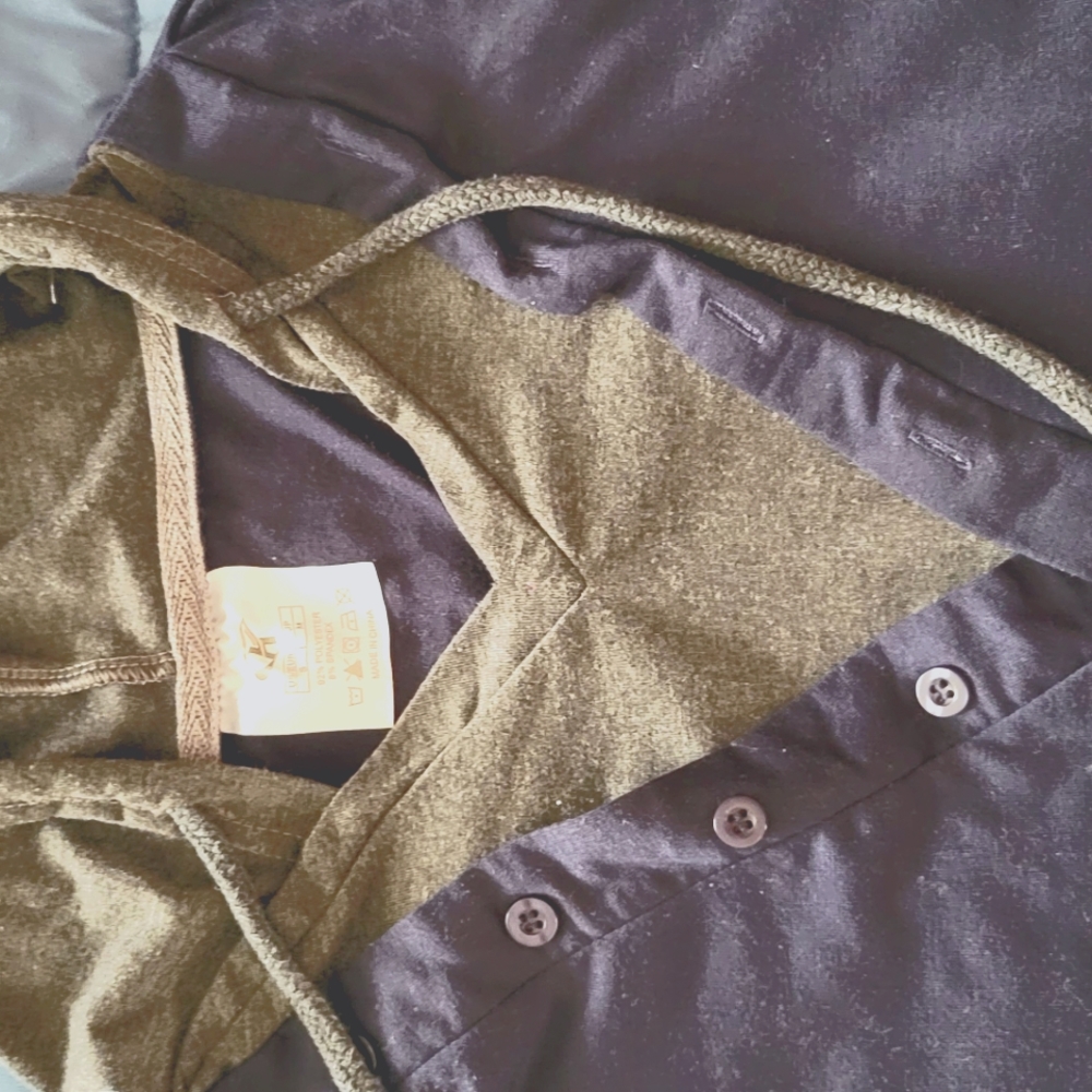 Hooded shirt